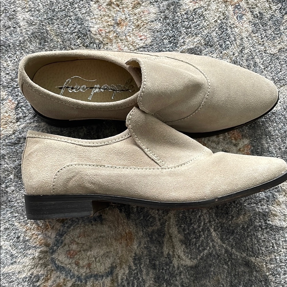 Free People suede pointy toe flat loafer. Like new condition. Size 38